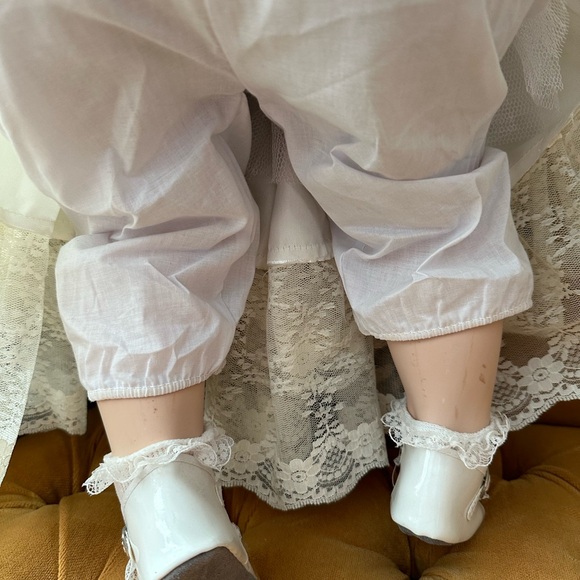 Porcelain Doll - Picture 9 of 16